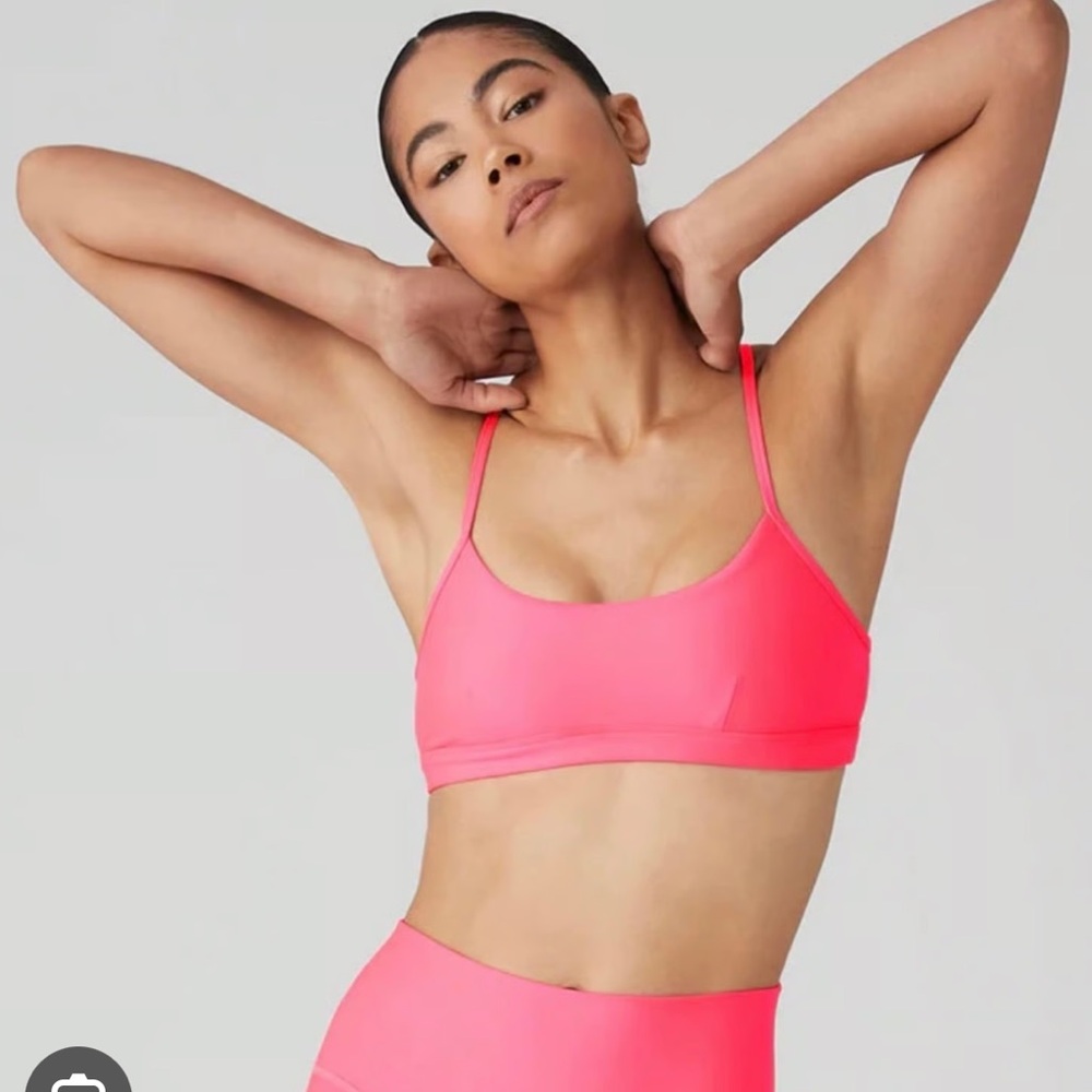 Alo Airlift Intrigue Bra Fluorescent Pink Coral S